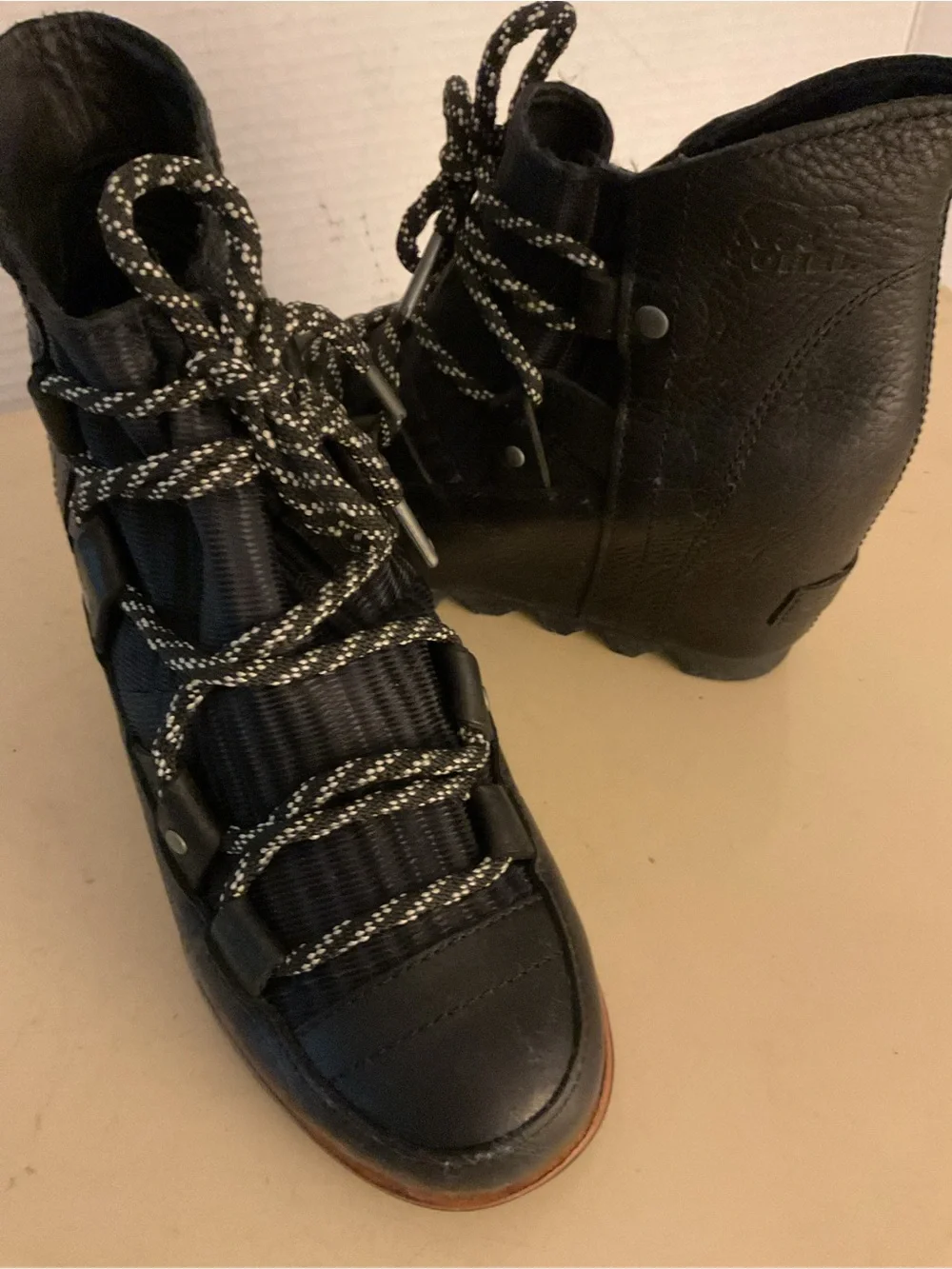 Sorel women black leather platform waterproof boots US 5